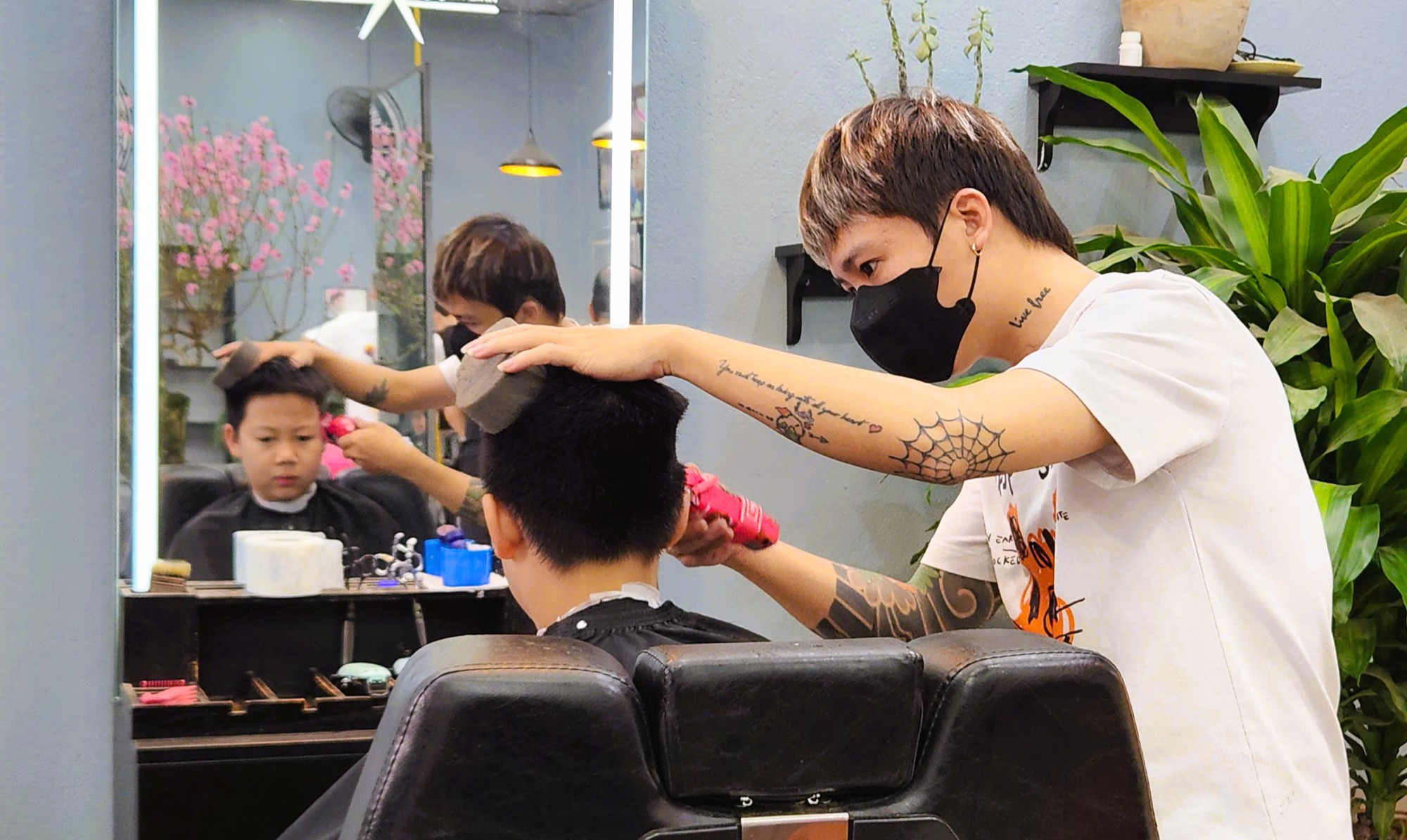 Những nghề "hốt bạc" ngày cận Tết - Ảnh 4