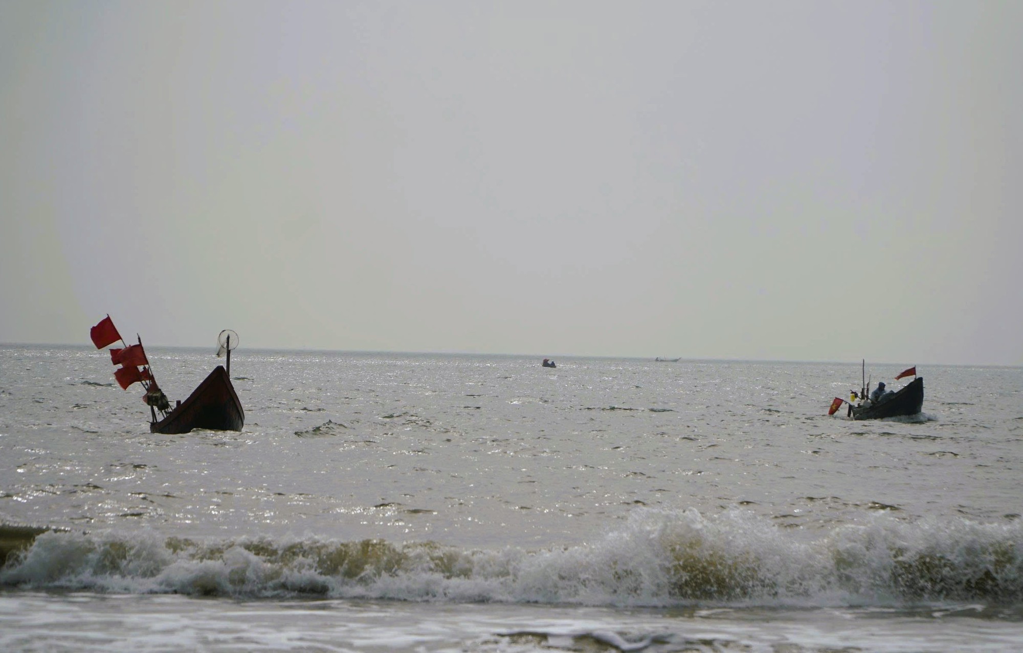 Gần 1 triệu đồng/kg cá khoai, ngư dân hồ hởi "xông biển" ngày đầu năm mới - Ảnh 3