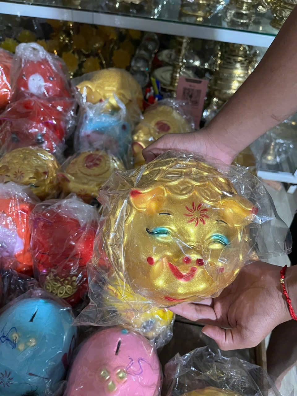 Ngoài vàng bạc, những mặt hàng nào đang “cháy hàng” dịp vía Thần Tài? - Ảnh 10