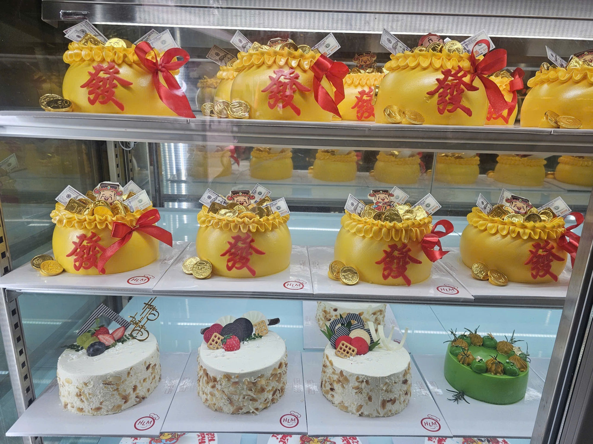 Ngoài vàng bạc, những mặt hàng nào đang “cháy hàng” dịp vía Thần Tài? - Ảnh 7