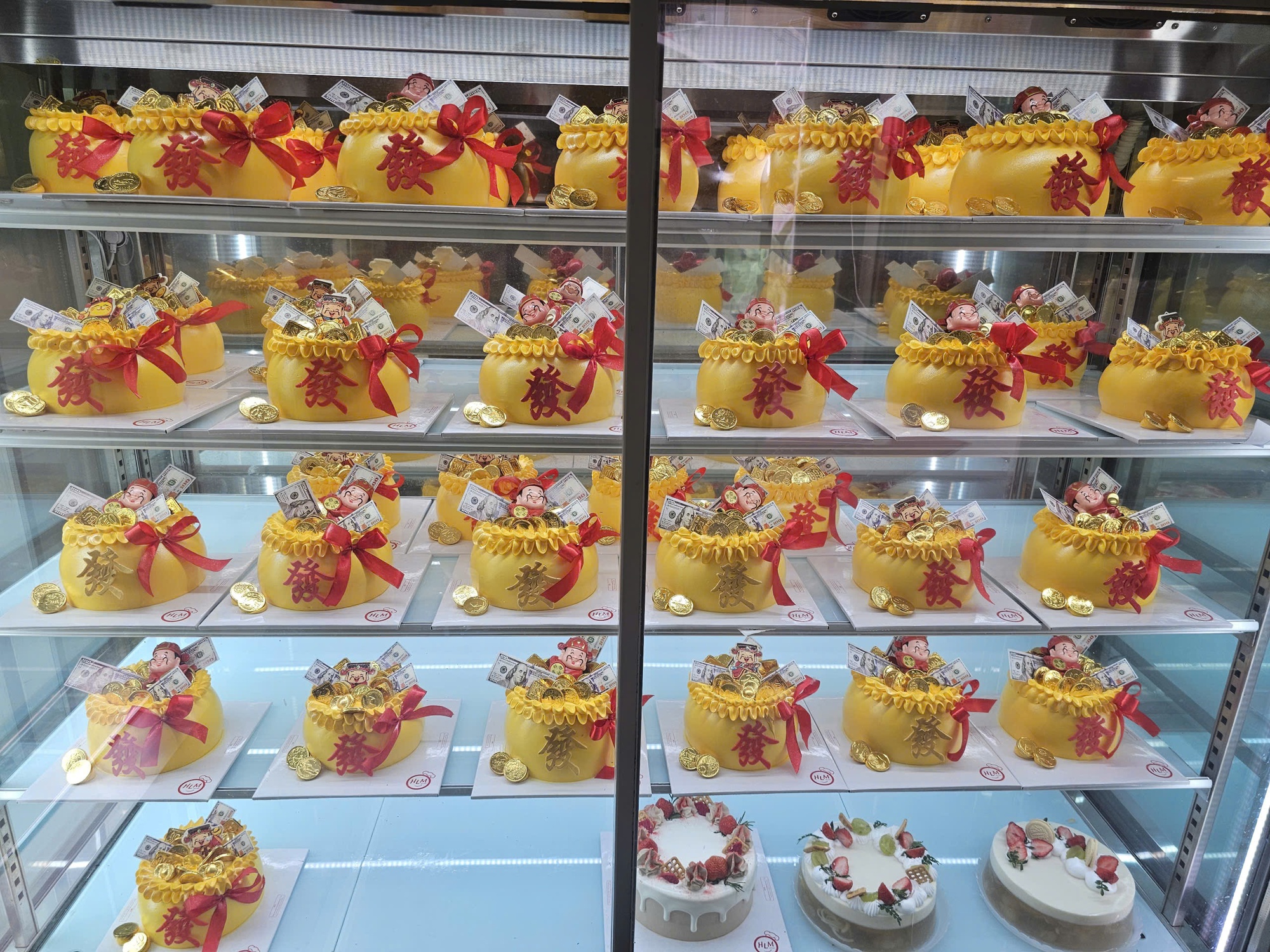 Ngoài vàng bạc, những mặt hàng nào đang “cháy hàng” dịp vía Thần Tài? - Ảnh 5