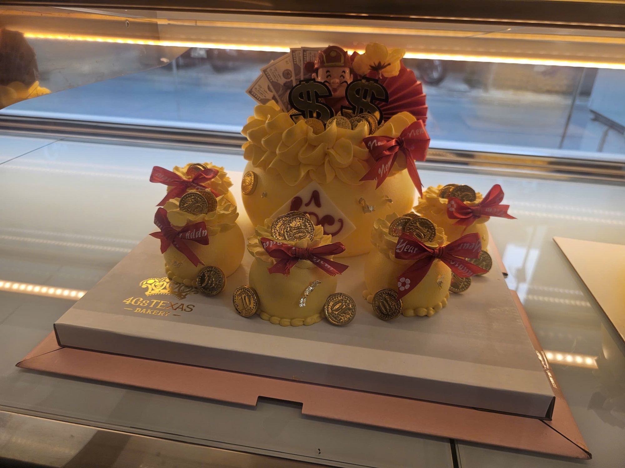 Ngoài vàng bạc, những mặt hàng nào đang “cháy hàng” dịp vía Thần Tài? - Ảnh 4