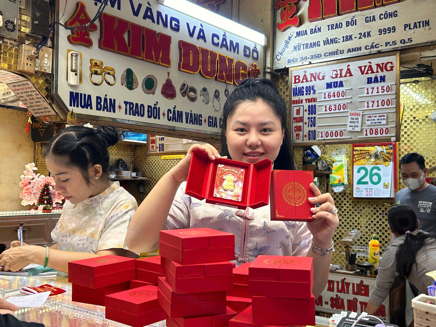 'Phố vàng bạc' sầm uất bỗng dưng vắng tanh vắng ngắt ngày Vía Thần tài - Ảnh 10