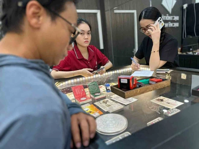 Người 'đu' theo bạc lỗ nặng - Ảnh 1