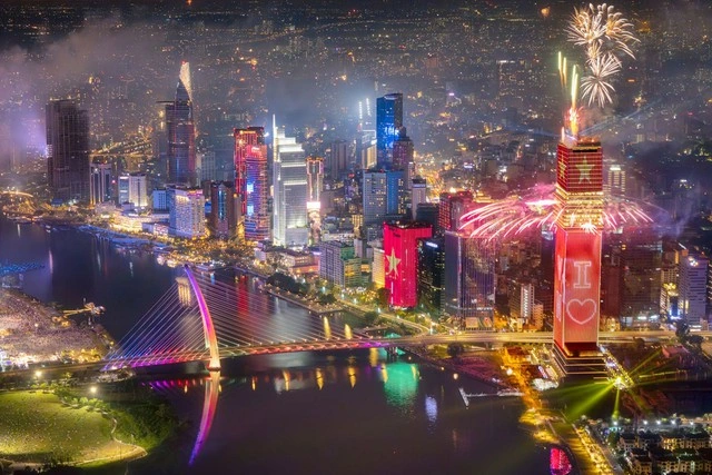 Saigon Marina IFC  -  Màn pháo hoa tòa tháp đầu tiên tại Việt Nam - Ảnh 1