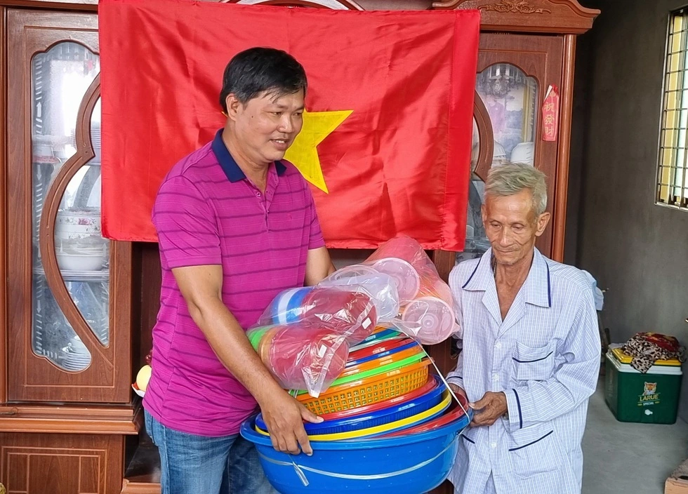 Giáp Tết Bính Ngọ, doanh nhân trao tặng nhà đại đoàn kết ở xã ven biển tỉnh Đồng Tháp - Ảnh 3