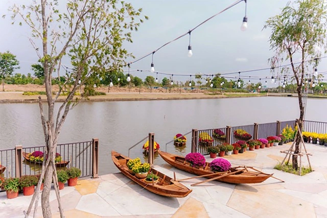 Sắc xuân tại Waterpoint: Hàng ngàn du khách say lòng trước đường hoa rạng rỡ - Ảnh 2