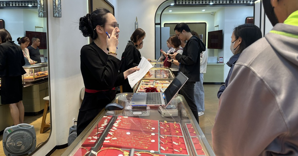 Không dễ 'săn' vàng, bạc ngày vía Thần tài