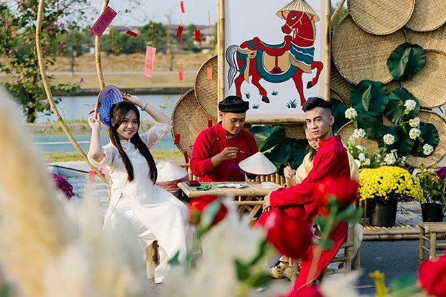 Sắc xuân tại Waterpoint: Hàng ngàn du khách say lòng trước đường hoa rạng rỡ - Ảnh 3