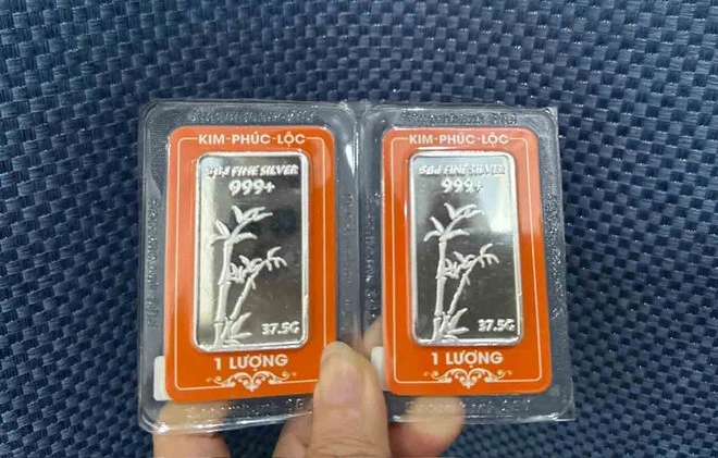 Người 'đu' theo bạc lỗ nặng - Ảnh 2