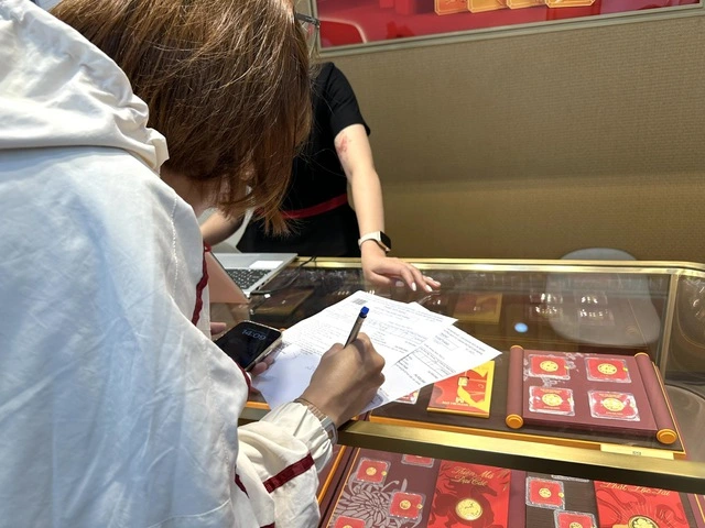 Không dễ 'săn' vàng, bạc ngày vía Thần tài - Ảnh 3