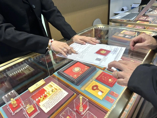 Không dễ 'săn' vàng, bạc ngày vía Thần tài - Ảnh 4