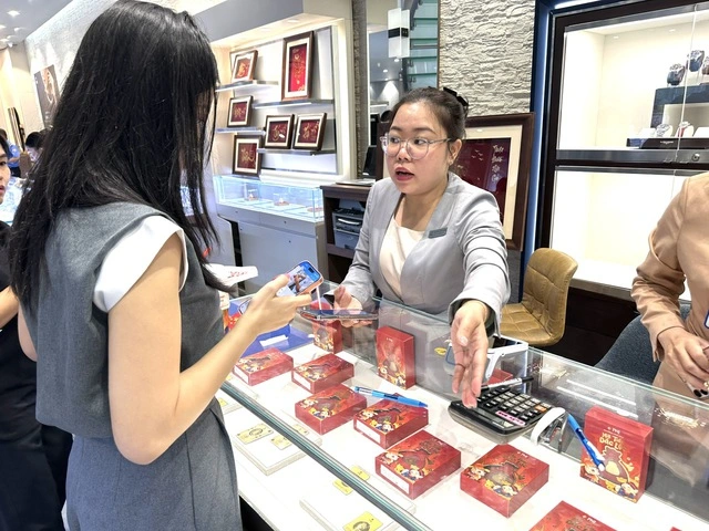 Giá vàng tăng trong ngày Thần tài - Ảnh 4