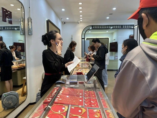 Thị trường vàng, bạc khởi động trước ngày vía Thần tài - Ảnh 1