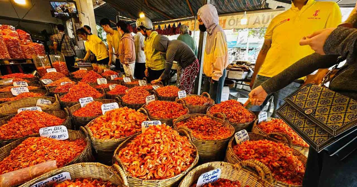 Đặc sản tết đổ bộ, sức mua tăng mạnh