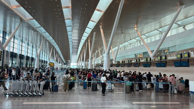 Vé máy bay, tàu tết đã gần 'khóa sổ' - Ảnh 1