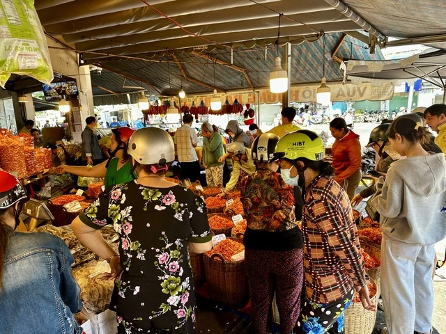 Sức mua tăng mạnh những ngày cận tết - Ảnh 1