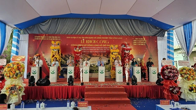 Khởi công bờ kè nằm trong gói thầu 4.000 tỉ đồng ở Vĩnh Long - Ảnh 1