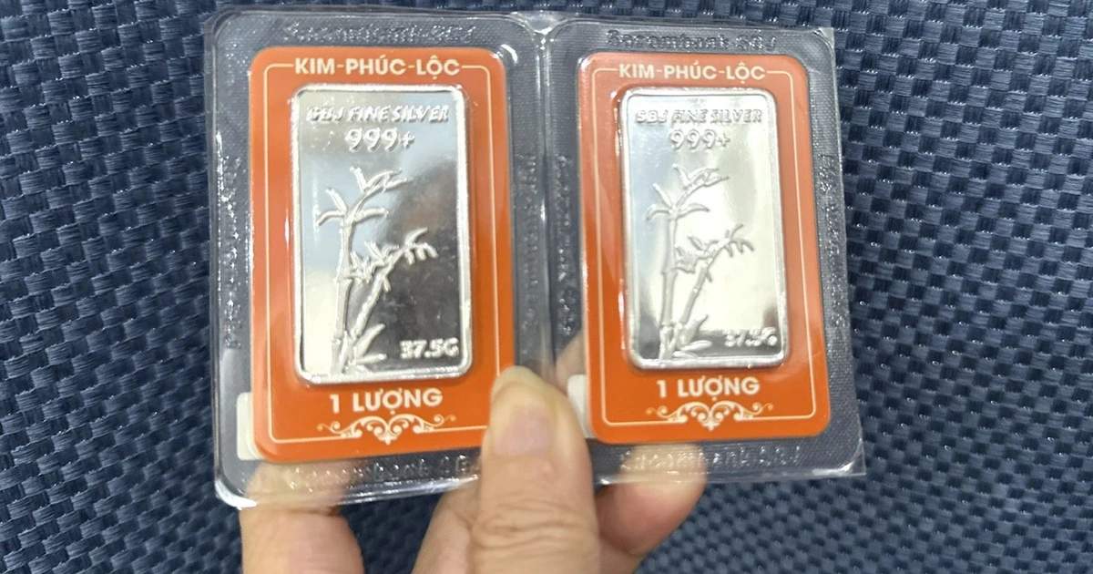 Giá bạc bật tăng sau đà lao dốc