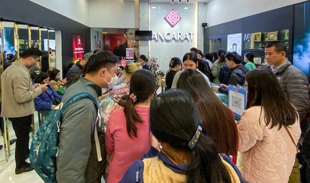 Giá bạc lao dốc, người 'đu đỉnh' lỗ ngay 40 triệu/kg sau vài ngày - Ảnh 2