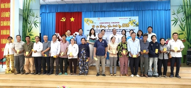 Doanh nghiệp, nhà hảo tâm chung tay chăm lo tết cho người nghèo ở Đồng Tháp - Ảnh 1