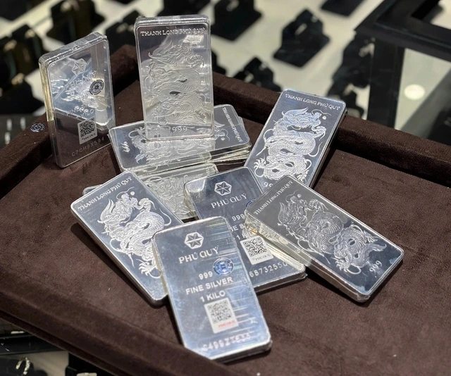 Mổ xẻ chuyện giá bạc dồn dập 'tăng rất nhanh và giảm rất sâu' - Ảnh 1