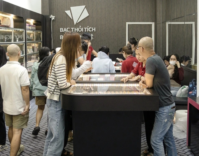 Giá bạc lình xình, rao bán gấp chỉ mong 'bán đi ăn tết cho nhẹ đầu' - Ảnh 2