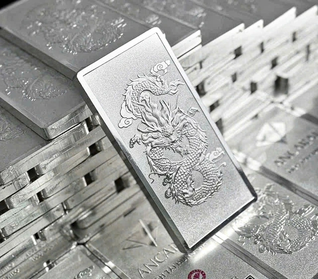 Giá bạc 'rơi' thẳng đứng, mỗi kg mất hơn 6 triệu đồng - Ảnh 1