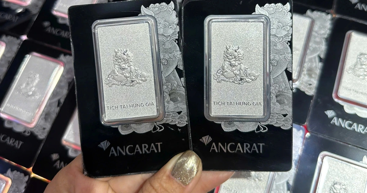 Giá bạc bật tăng lên gần 90 triệu đồng/kg