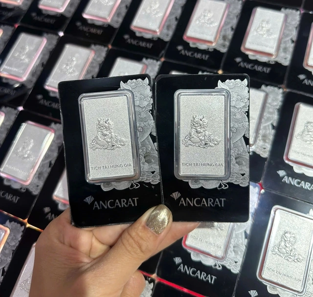 Giá bạc bật tăng lên gần 90 triệu đồng/kg - Ảnh 1