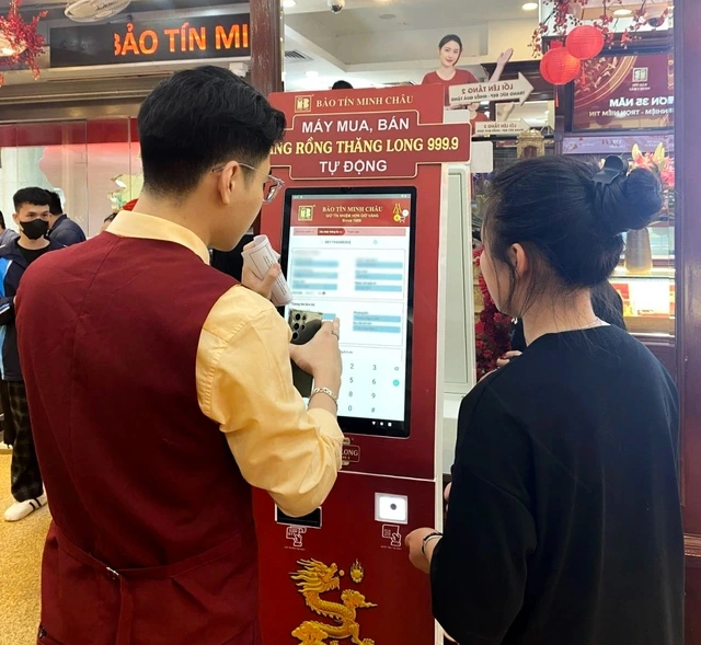 Vàng mini đắt khách, 'cháy hàng' ngay sau 15 phút mở bán - Ảnh 2