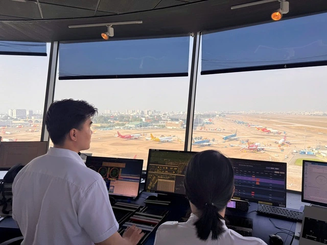 Tân Sơn Nhất đạt lưu lượng bay cao chưa từng có, kích hoạt phương án đặc biệt - Ảnh 2