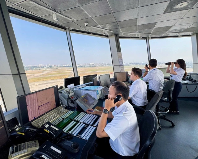 Tân Sơn Nhất đạt lưu lượng bay cao chưa từng có, kích hoạt phương án đặc biệt - Ảnh 1