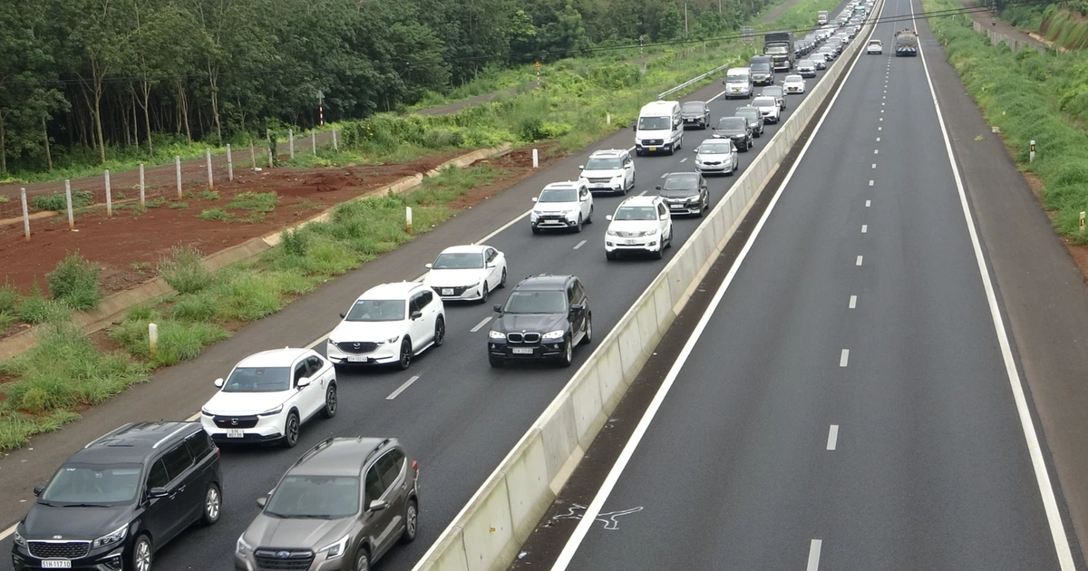 Phát 23.000 tờ rơi 'hướng dẫn sử dụng cao tốc' chạy tuyến Bắc - Nam