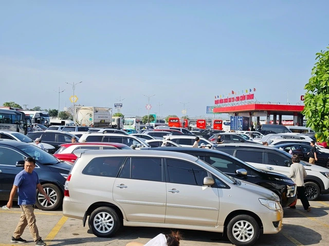 Cao tốc vẫn chưa hết bất cập: Cấp bách xóa 'cơn khát' trạm dừng nghỉ - Ảnh 2