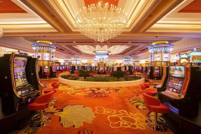 Bộ Tài chính nói gì về đề xuất giảm giá vé cho người Việt Nam vào casino? - Ảnh 1