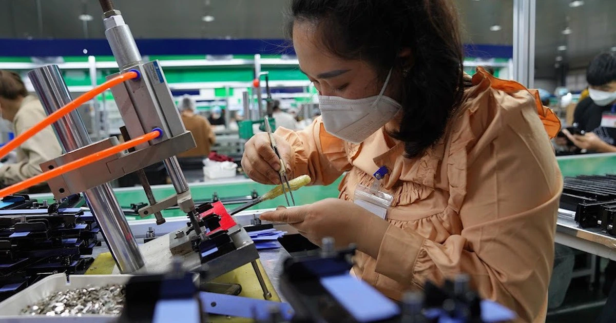 Thêm trường hợp doanh nghiệp được tạm dừng đóng BHXH tối đa 12 tháng