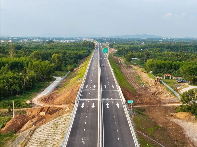 Cao tốc Quảng Ngãi - Hoài Nhơn vận hành vào lúc 11 giờ hôm nay 12.2 - Ảnh 2