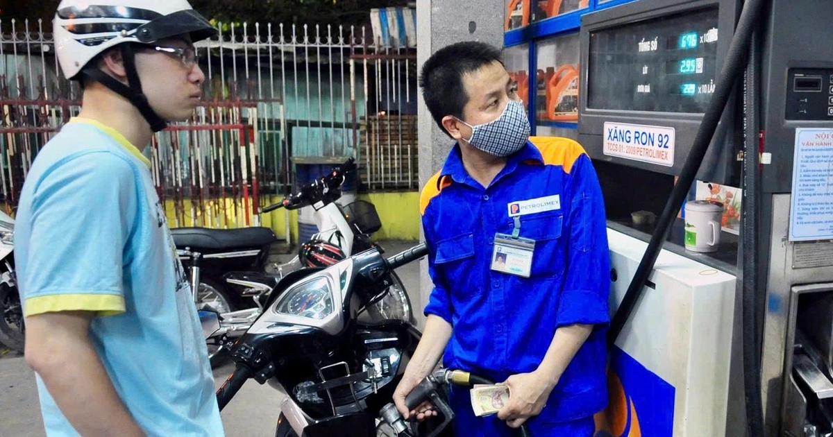 Giá xăng dầu tiếp tục tăng từ 15 giờ hôm nay