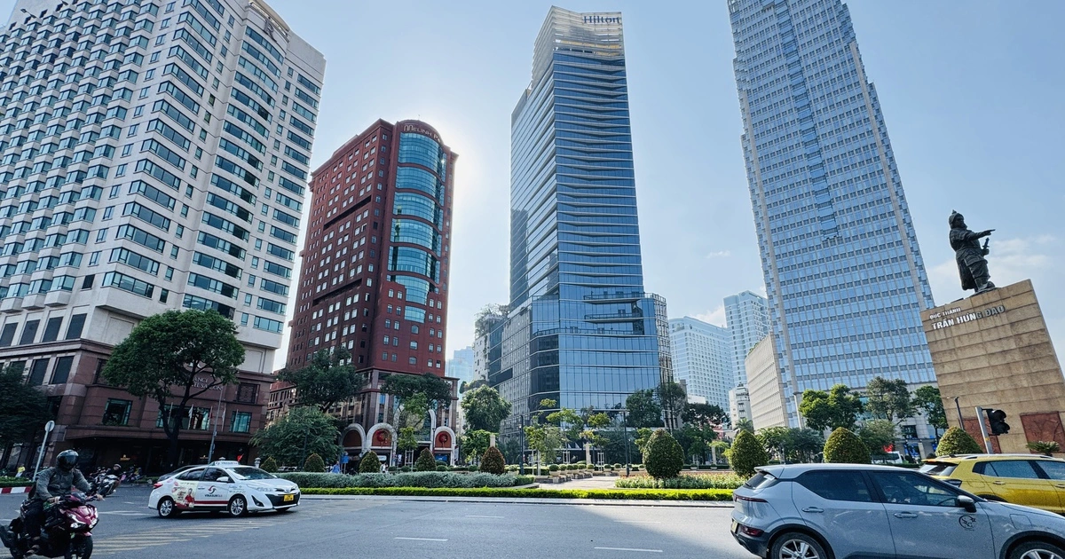 Ngày 28 tết, đường phố TP.HCM thoáng lạ