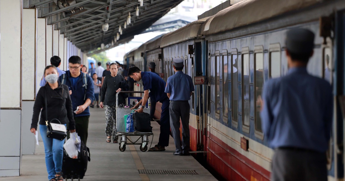 Nhiều người trễ chuyến tàu tết về quê vì kẹt xe khắp nơi