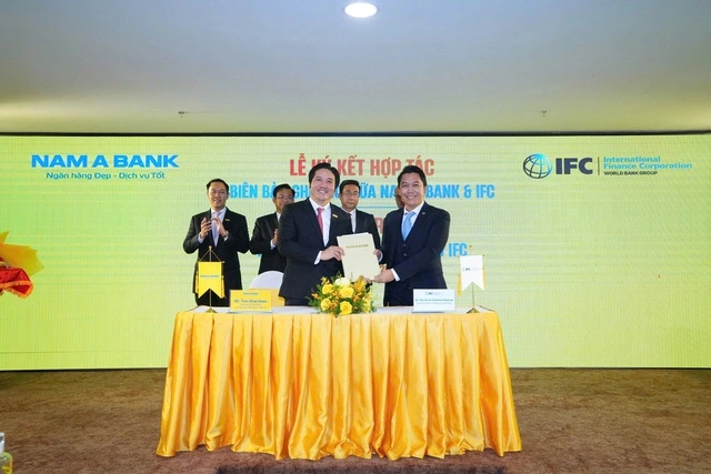 Nam A Bank ký kết hợp tác triển khai các sáng kiến chuyển đổi xanh trong VIFC-HCMC - Ảnh 1