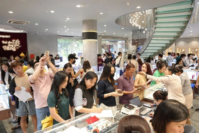 Giá vàng tăng trong ngày Thần tài - Ảnh 3