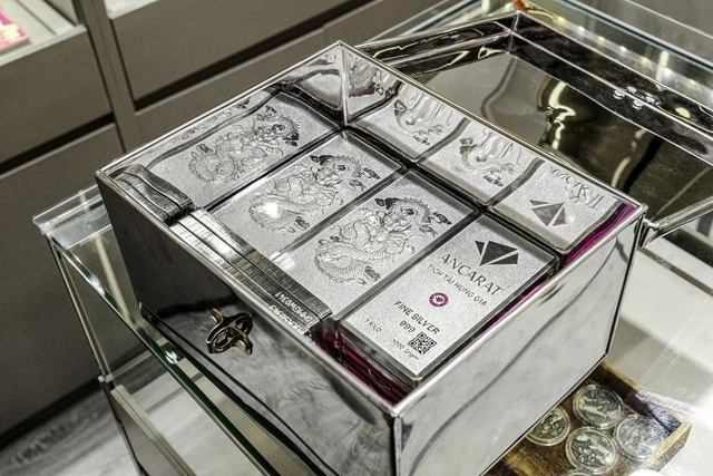 Giá bạc vượt 91 triệu đồng/kg, người 'đu đỉnh' vẫn lỗ nặng - Ảnh 1