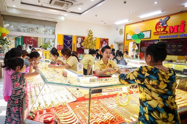 Mua bán vàng miếng ở đâu sẽ không bị xử phạt? - Ảnh 1