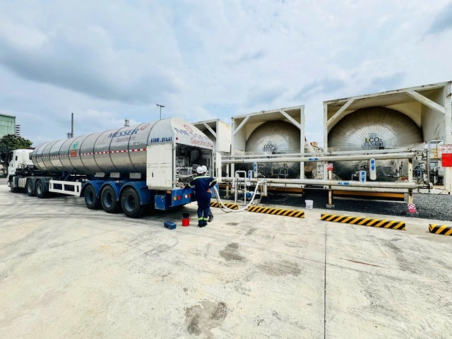 Phân bón Cà Mau thu hàng chục tỉ đồng mỗi năm nhờ bán khí thải - Ảnh 1