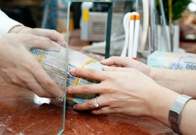 Ngân hàng, doanh nghiệp 'đua' lì xì Tết Bính Ngọ - Ảnh 1