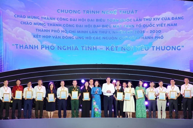 Agribank hỗ trợ người nghèo, đối tượng chính sách tại TP.HCM nhân dịp Tết Bính Ngọ - Ảnh 2