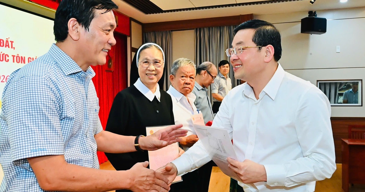 Ngay trước tết, 5 tổ chức tôn giáo được cấp sổ hồng