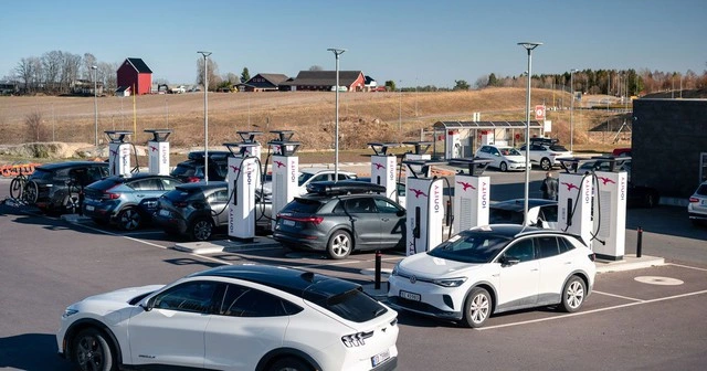 Người mua xe điện trên thế giới được hỗ trợ như thế nào? - Ảnh 1